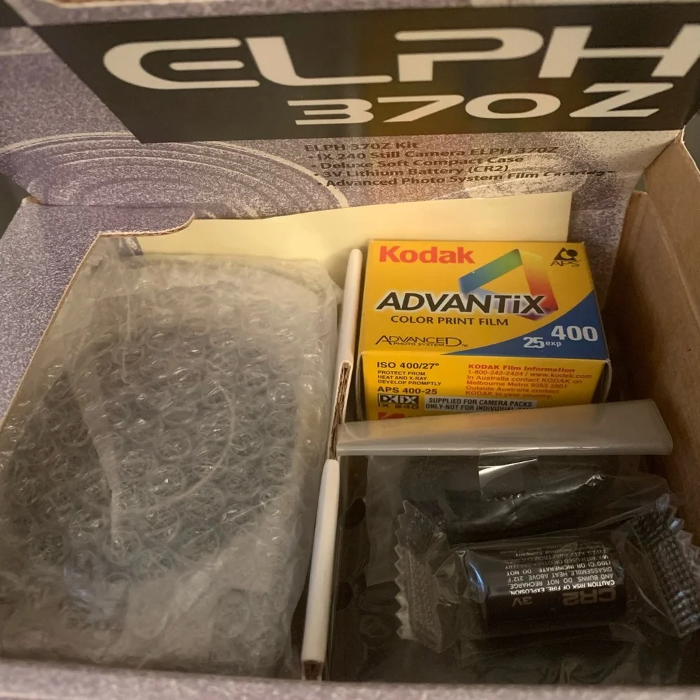 NEVER USED CANON ELPH 370Z vintage film camera FOR A COLLECTOR